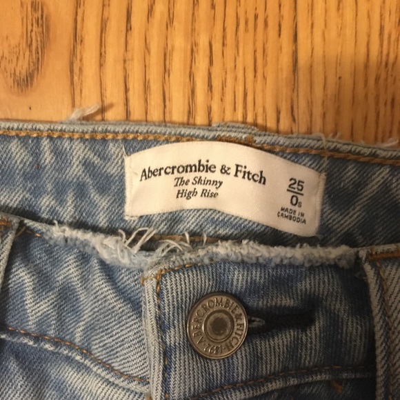 Abercrombie & Fitch distressed denim. Size 25/0S. - Picture 5 of 6